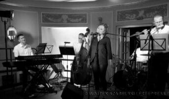 Na widzów, którzy wybiorą się na czwartkowy recital „Marabut. Piosenki Stanisława Staszewskiego”, czeka słodka niespodzianka! 24-02-2014