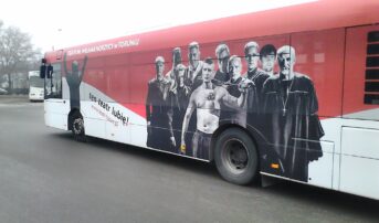 Teatralnym autobusem po Toruniu