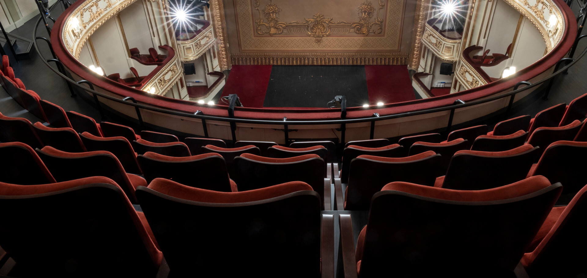Poznaj teatr – zwiedzanie teatru z audiodeskrypcją