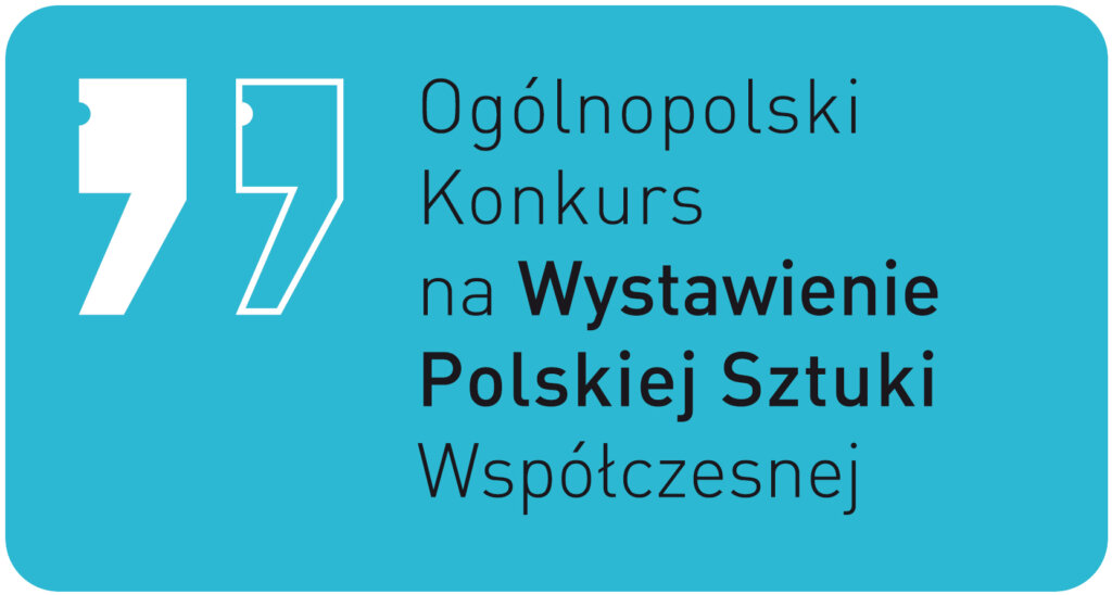 Grafika informacyjna. Niebieskie tło. Po lewej duży symbol cudźysłowia. Napis - Ogólnopolski Konkurs na Wystawienie Polskiej Sztuki Współczesnej