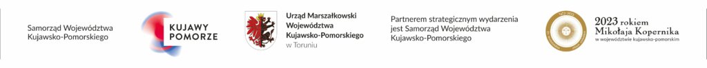 Belka informacyjna. Na niej pięć informacji. Od lewej: napis - Samorząd Województwa Kujawsko-Pomorskiego, następie logotyp KUJAWY POMORZE, obok godło województwa kujawsko-pomorskiego razem z napisem Urząd Marszałkowski Województwa Kujawsko-Pomorskiego w Toruniu, potem napis - Partnerem strategicznym wydarzenia jest Samorząd Województwa Kujawsko-Pomorskiego, a najbardziej po prawej logo ze złotym słońcem i napis - 2023 rokiem Mikołaja Kopernika w województwie kujawsko-pomorskim
