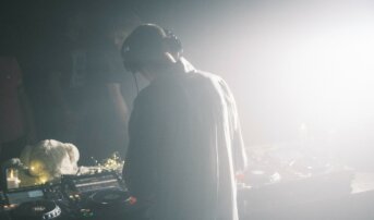 „Obudź w sobie Kontakt” – śniadaniowy dj set przed Teatrem | 29. MFT Kontakt